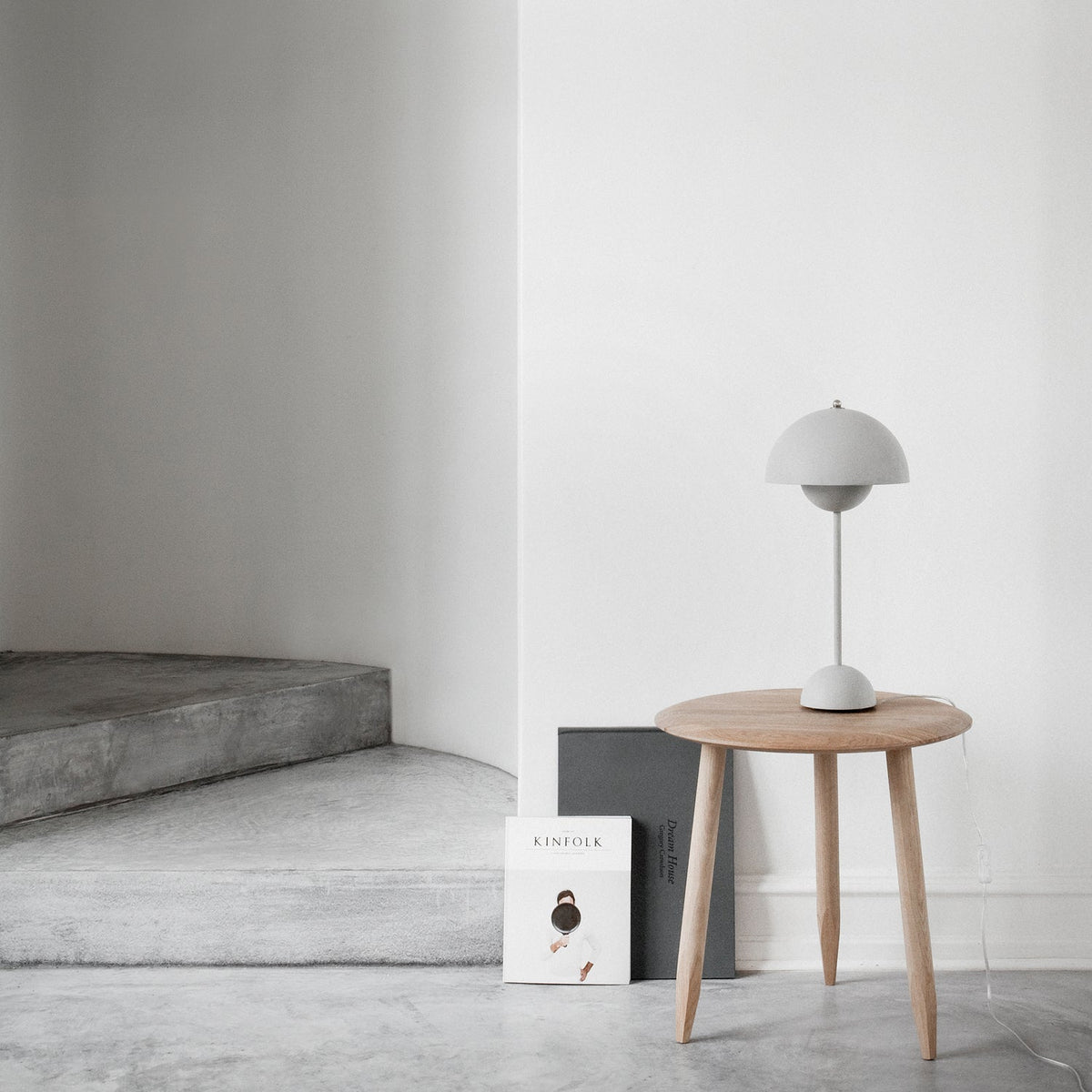 La FlowerPot VP3 de &Tradition en gris clair mat