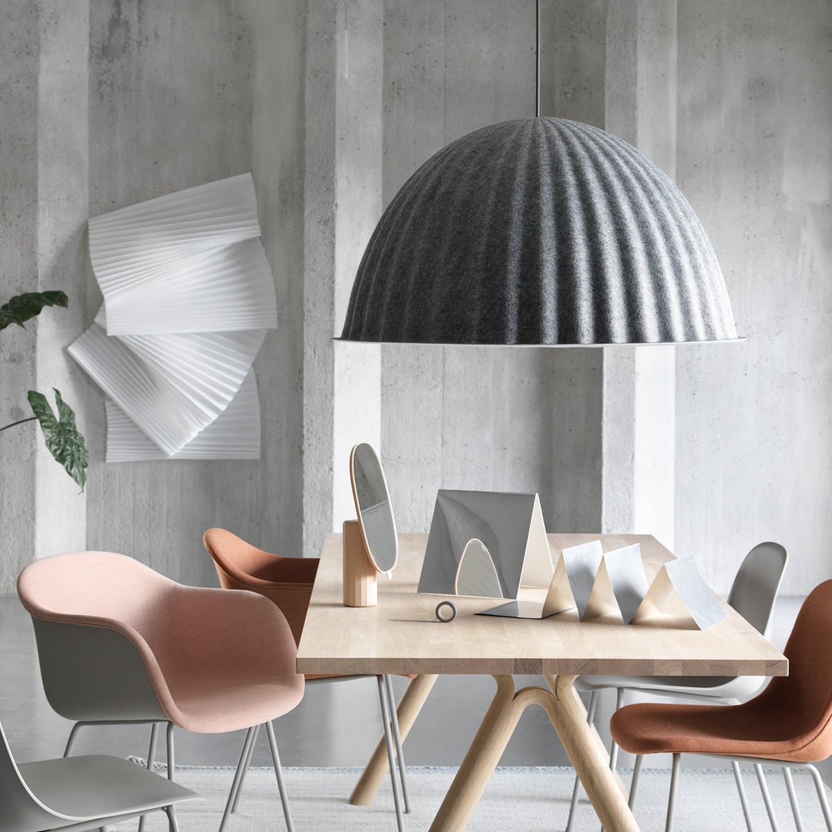 Produits Muuto agencés ensemble en situation