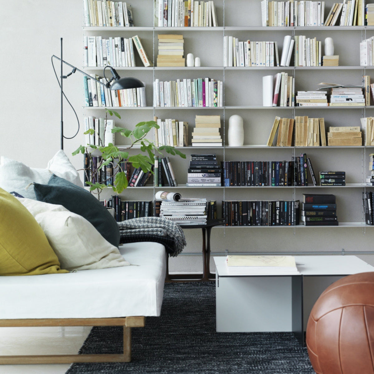 L'étagère murale String Pocket, avec beaucoup de rangement