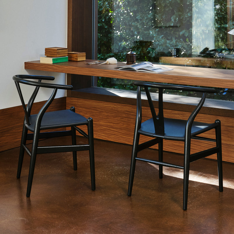 Carl Hansen - CH24P Wishbone Chair | Leder (Thor 301) / schwarz