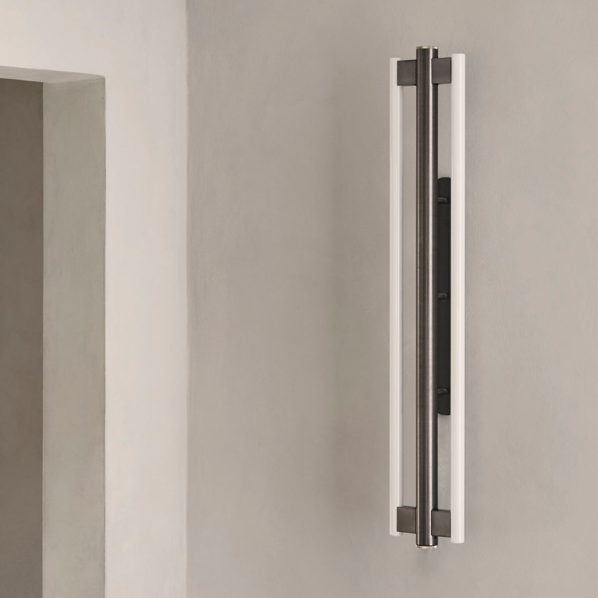 Frama - Eiffel Wandleuchte 1000 | double / Gunmetal