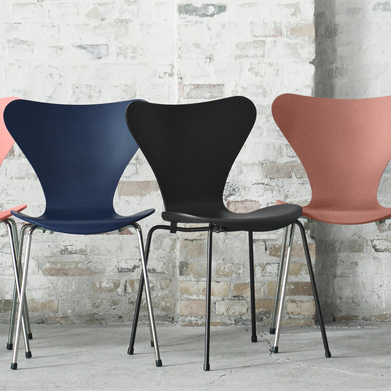 Fritz Hansen - Serie 7 Stuhl Monochrom | Esche schwarz gefärbt