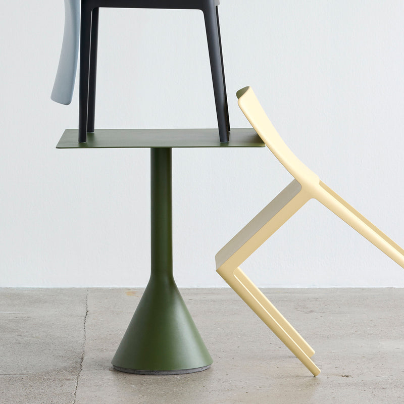 HAY - Palissade Cone Bistrotisch | 65 x 65 cm / olivgrün