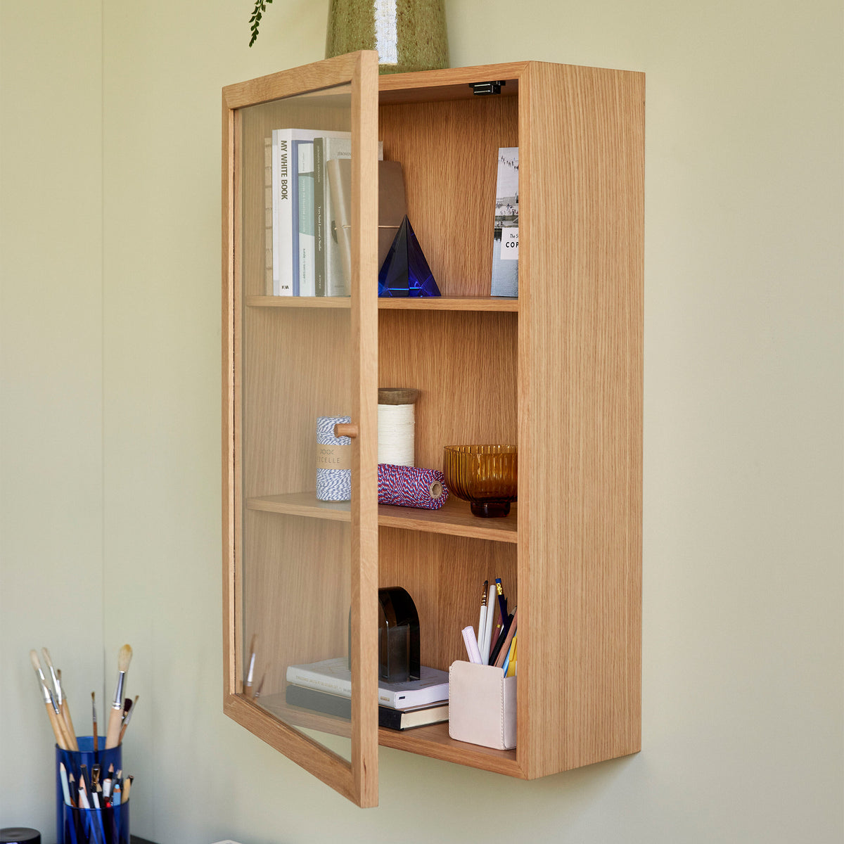 Hübsch Interior - Wandschrank mit Glastür