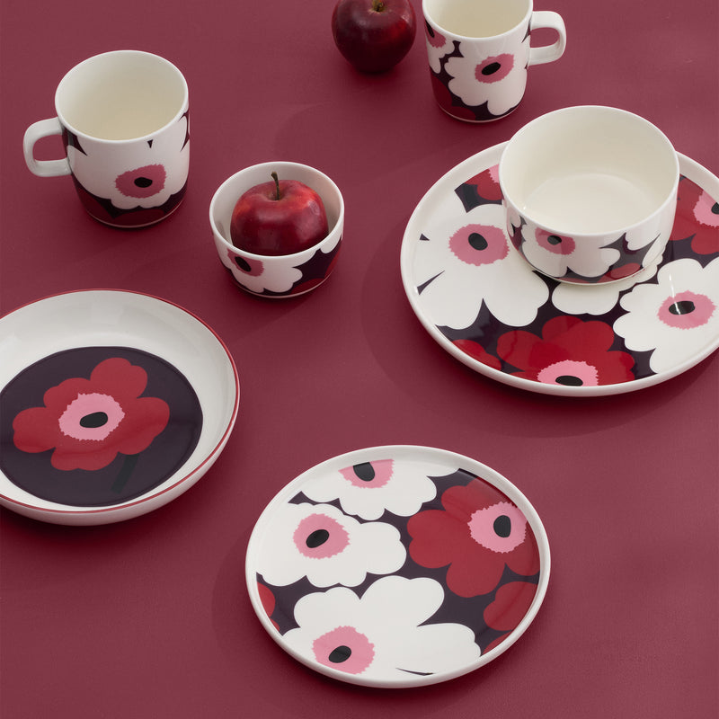 Marimekko - Oiva Unikko Becher mit Henkel | 250 ml / white, plum, cranberry, pink, 400 ml / weiß / plum / cranberry / pink