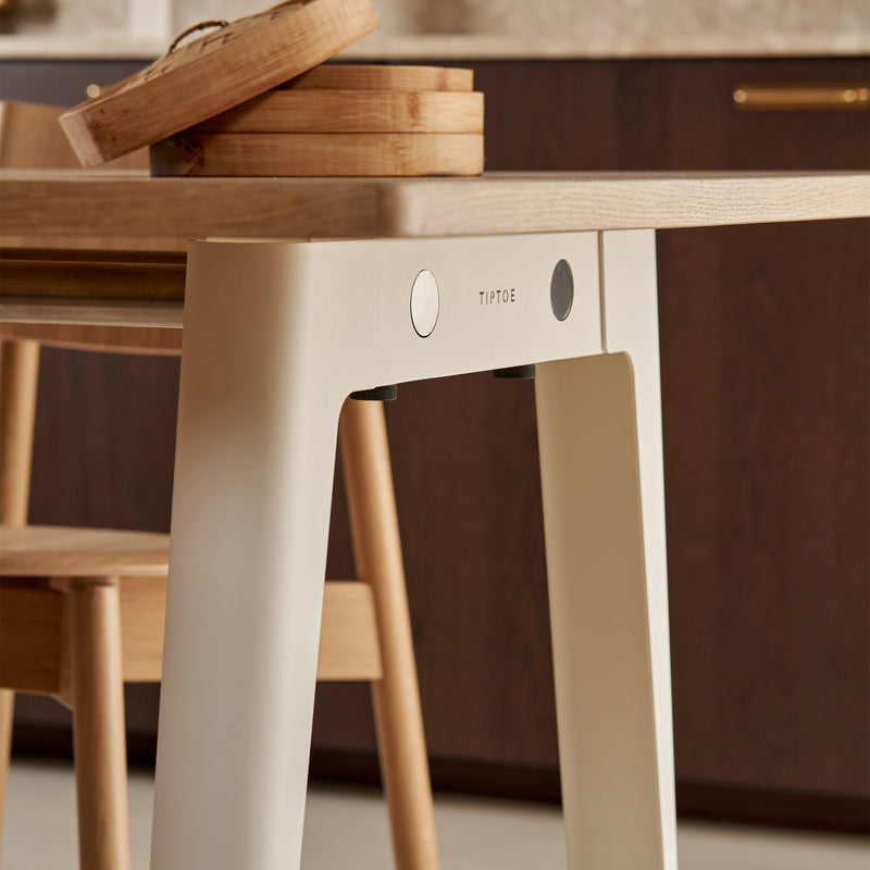 TipToe - NEW MODERN Schreibtisch