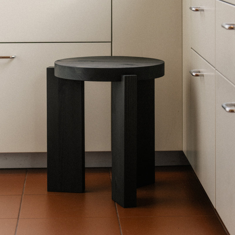 Vaarnii - 001 Hocker