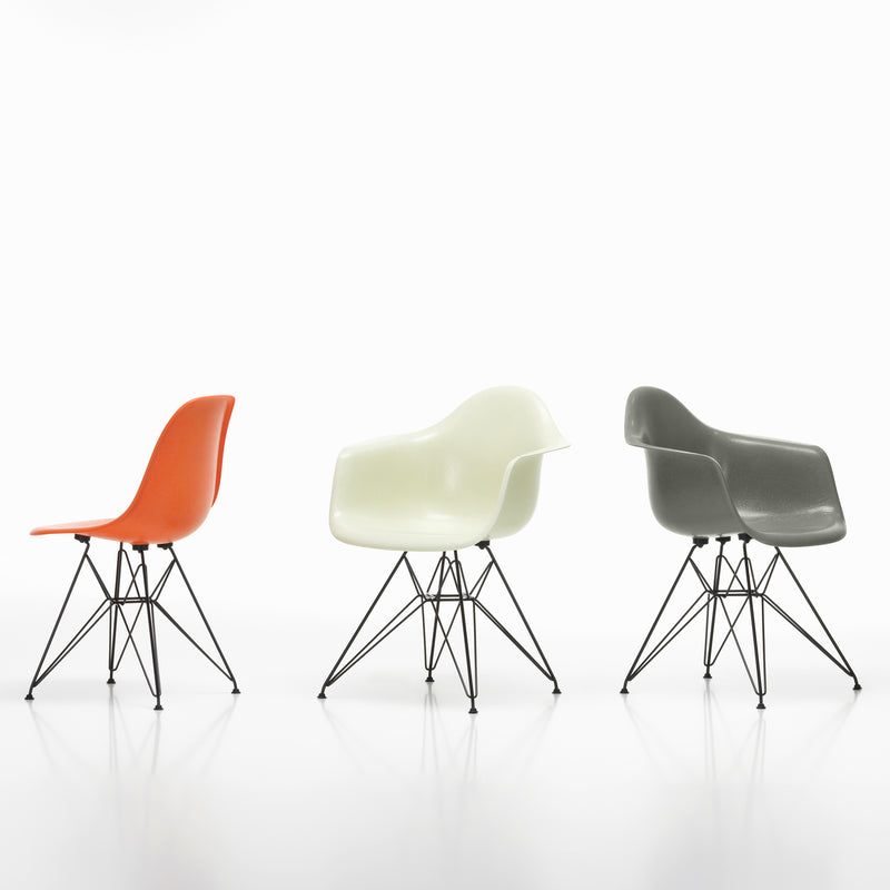 Vitra - Eames Fiberglass Armchair DAR
