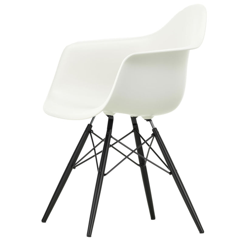 Vitra - Eames Plastic Armchair DAW RE | weiß RE / Ahorn schwarz