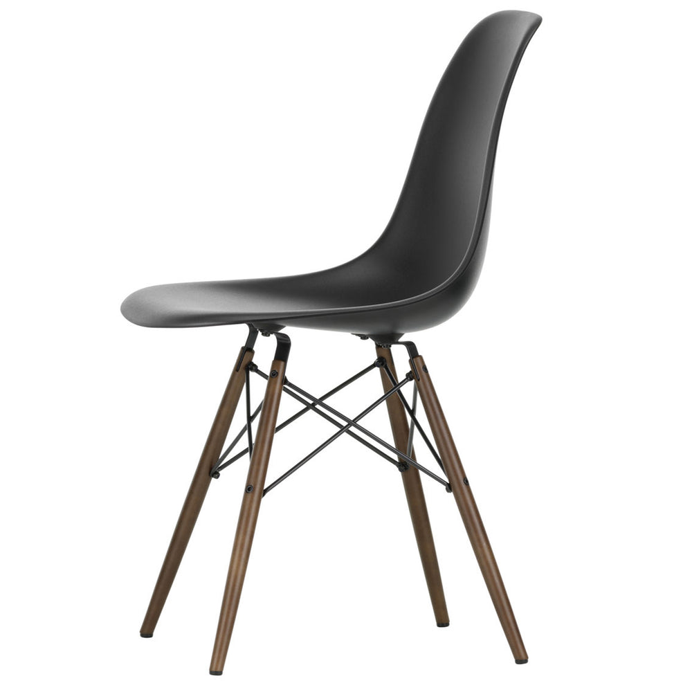 Vitra - Eames Plastic Side Chair DSW RE | tiefschwarz RE / Ahorn dunkel 